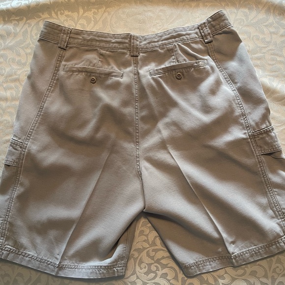 Tommy Bahama - Men's Cargo Shorts Size 35 Light Gray - Picture 1 of 2